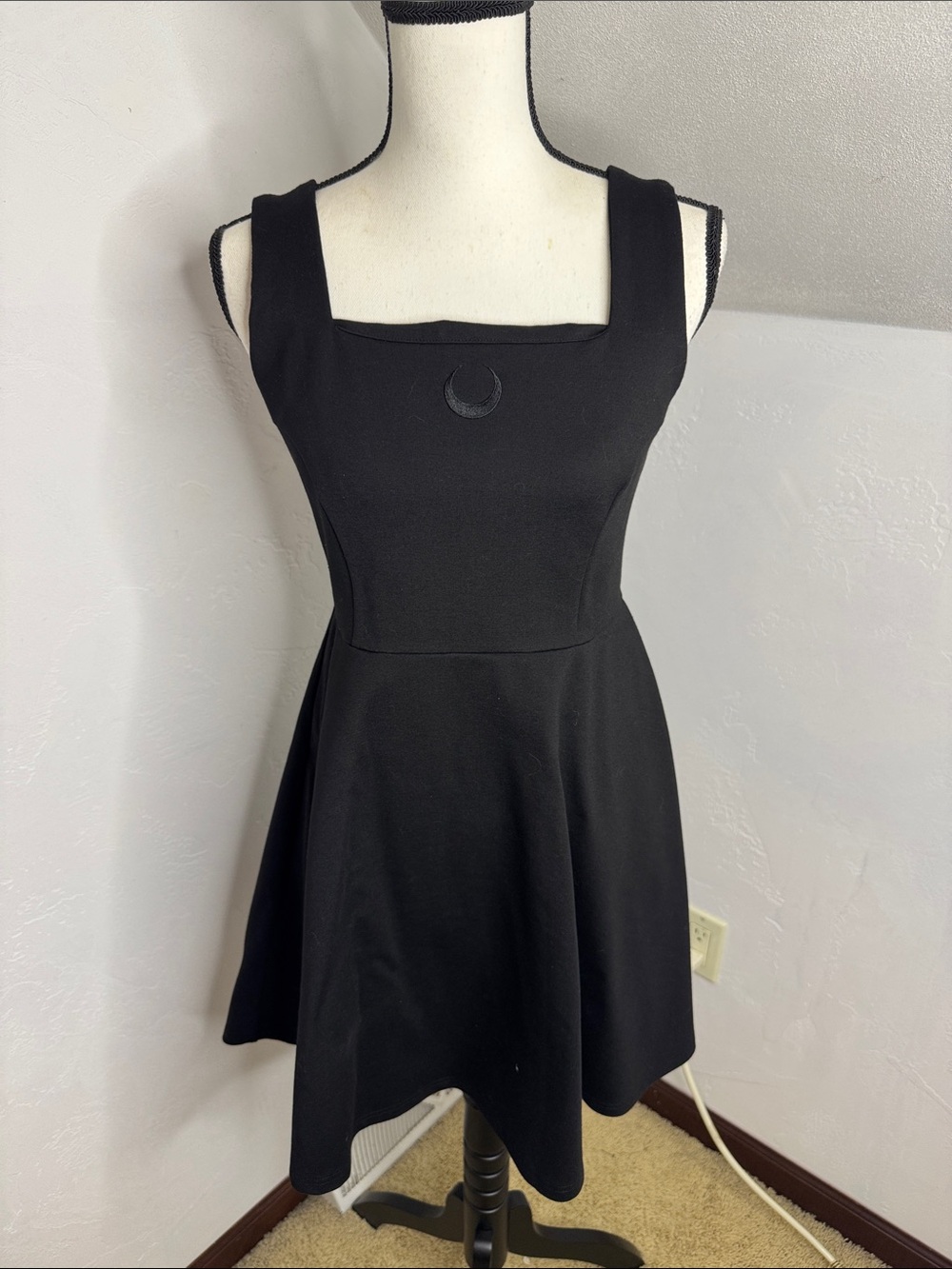 Katakomb Black Sleeveless Square-Neck Dress with Crescent Detail Sz L